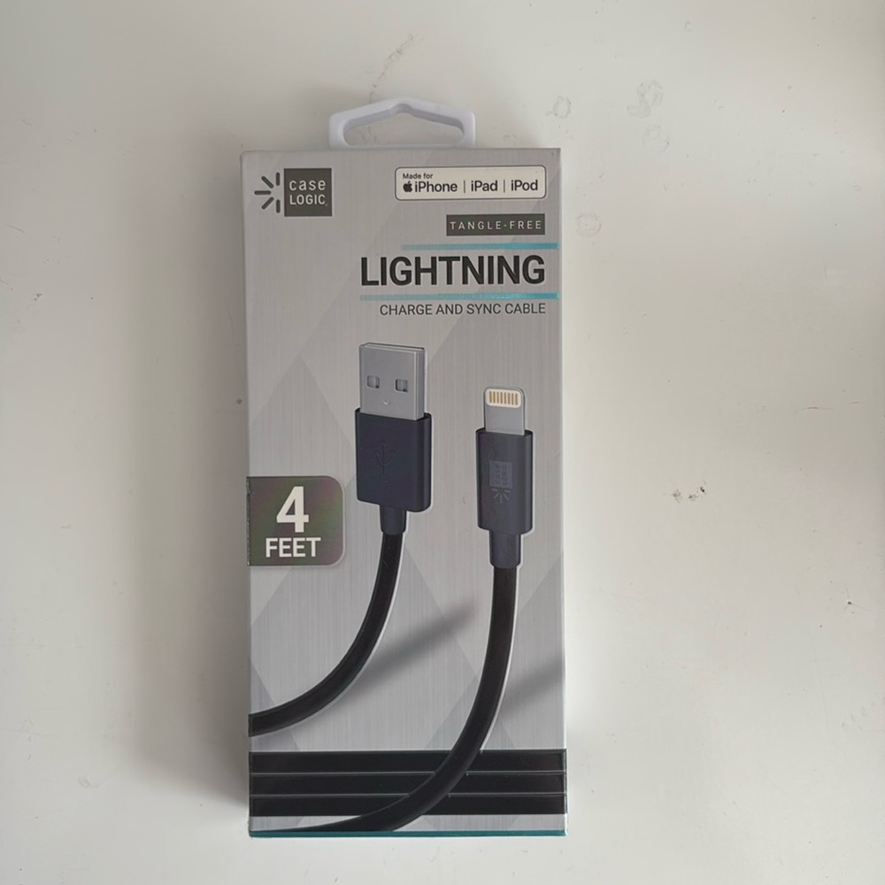 NWT Case Logic 4’ USB Lighting Cable